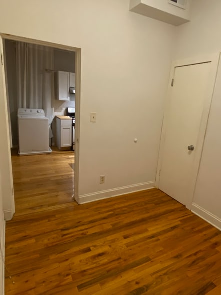 Bonus room, lg closet - 3314 W Monroe St