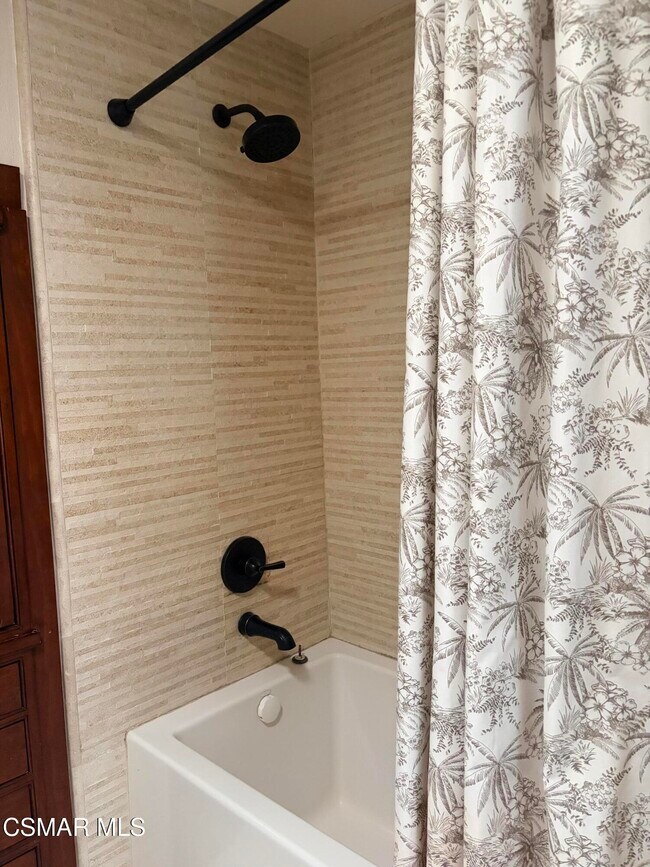 Building Photo - 1075 Triunfo Canyon Rd