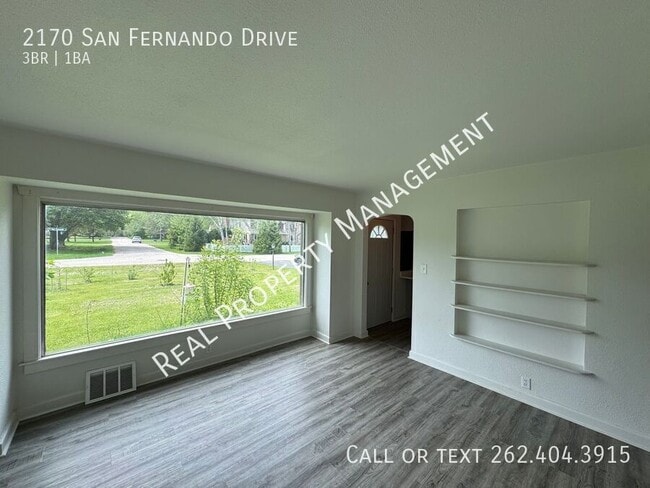 Building Photo - 2170 San Fernando Dr