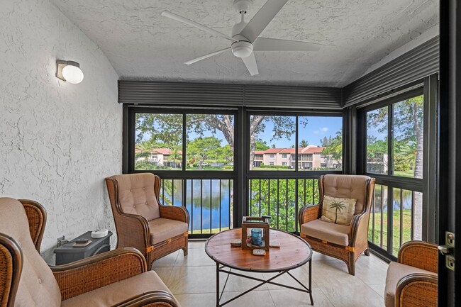 Building Photo - 9267 Vista Del Lago