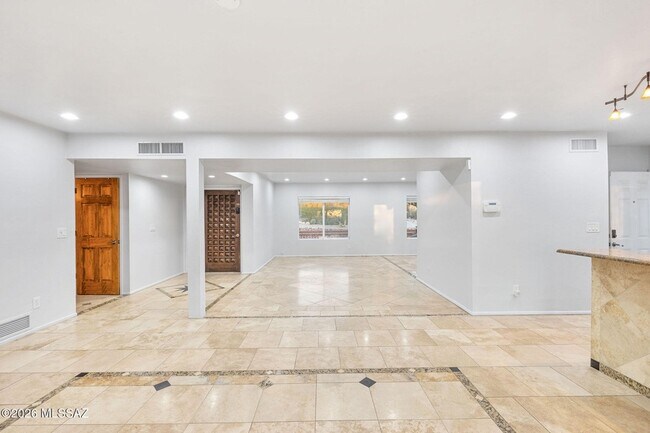 Building Photo - 3721 N Sierra Madre Dr