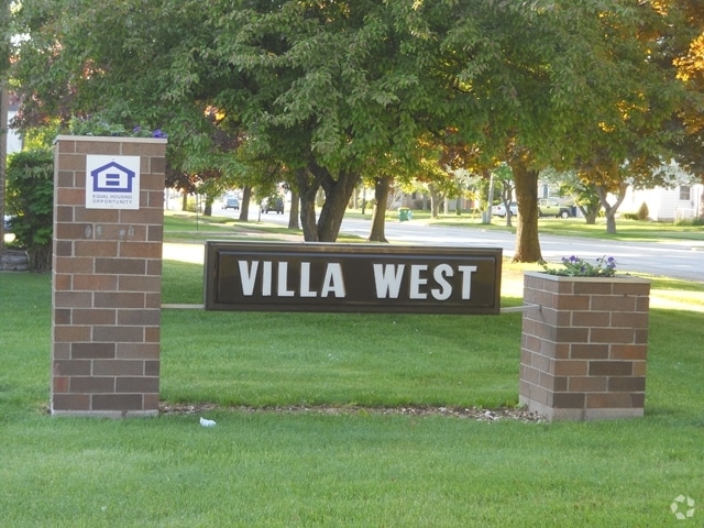 Entrance - Villa West