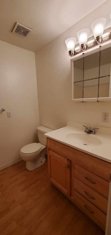 Building Photo - 1138 E 2nd St