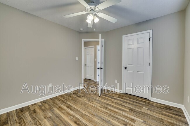 Building Photo - 1054 Grove Landing Ln