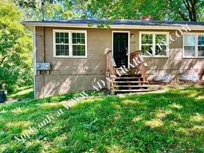 Building Photo - Cozy 2 Bed 1 Bath Duplex in Independence-Available in MARCH!!