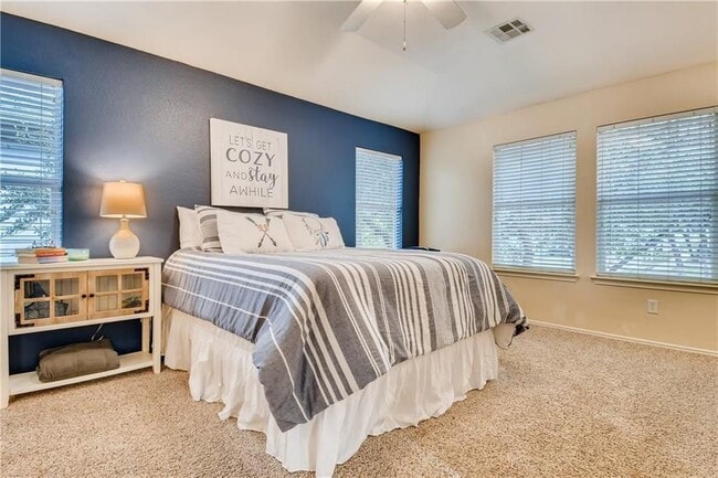 Building Photo - 903 Peyton Pl