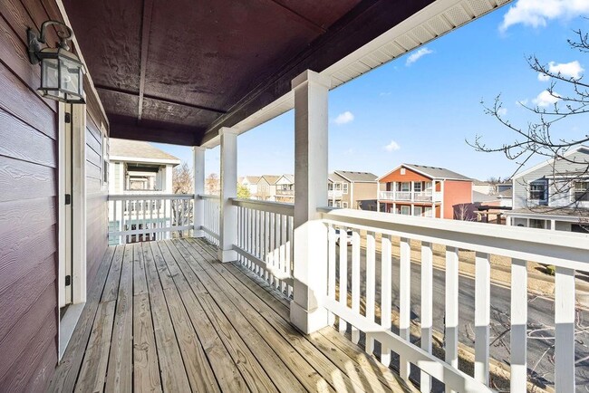 Building Photo - 547 N Longfellow Ln