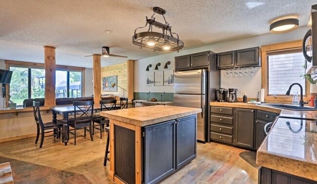 Building Photo - 96 Mountainside Dr