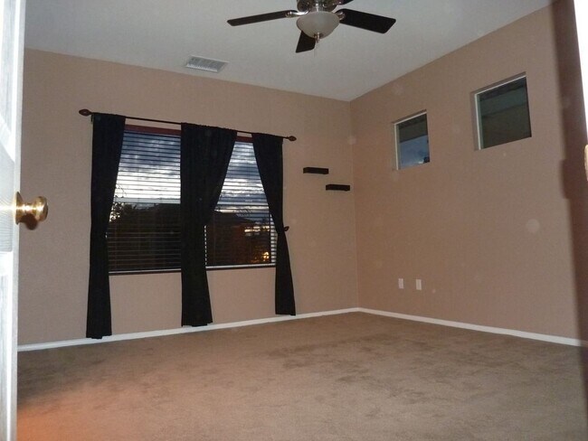 Building Photo - FOR RENT – Available January 10, 2026