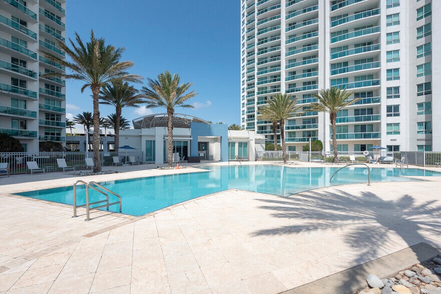 Building Photo - 231 Riverside Dr