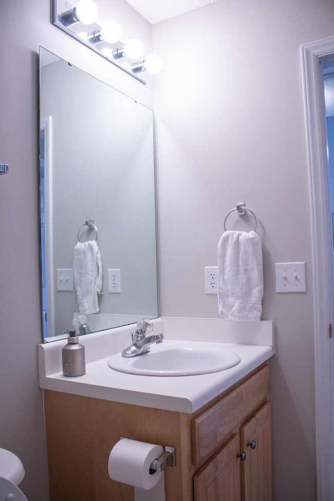 Building Photo - 1024 S Philwood Ct