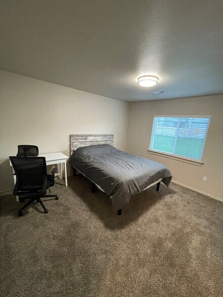 Building Photo - 601 S Kent St