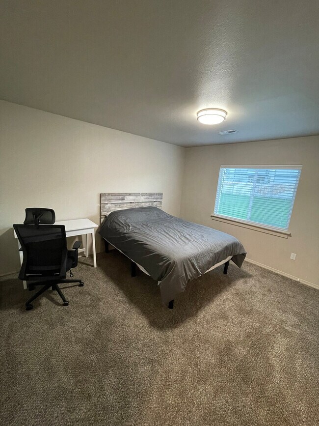 Building Photo - 601 S Kent St