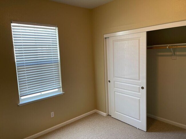 Building Photo - Mountain House 2 Bedroom 2 Bath Townhome