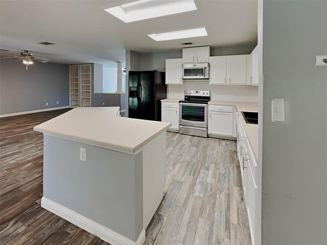 Building Photo - 904 Swallow Ridge Cove