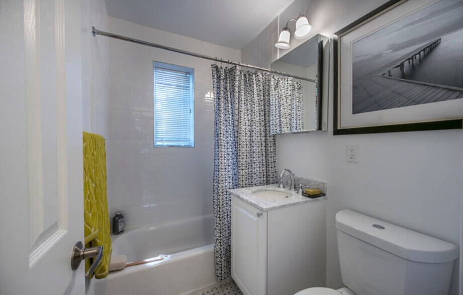 Building Photo - 11 Alton Plz