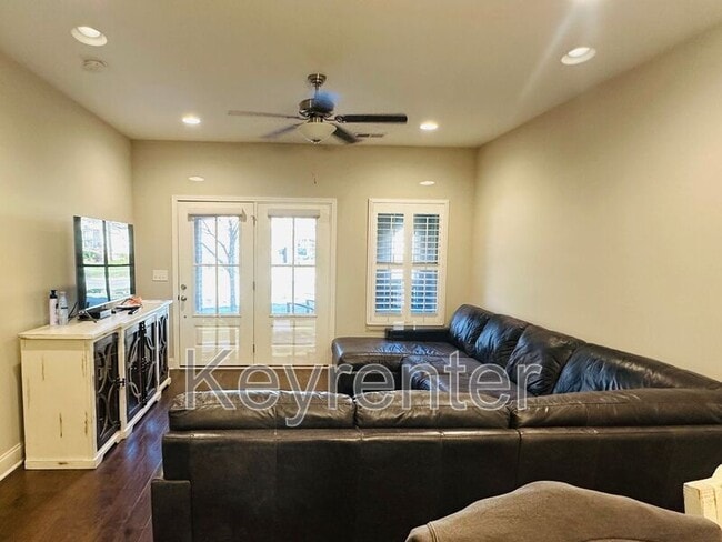 Building Photo - 110 Groves Park Blvd E