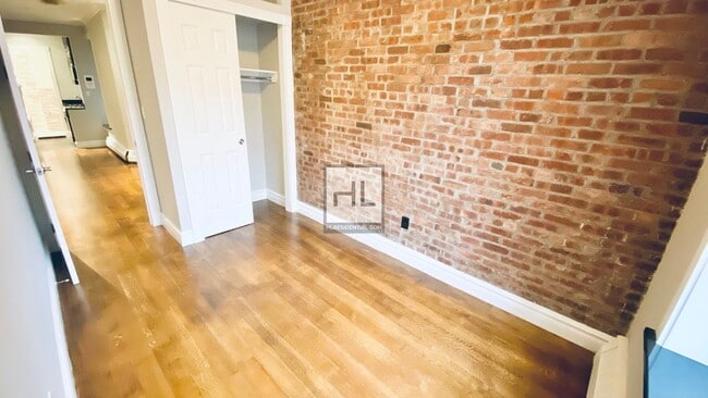 Building Photo - 219 E 28th St