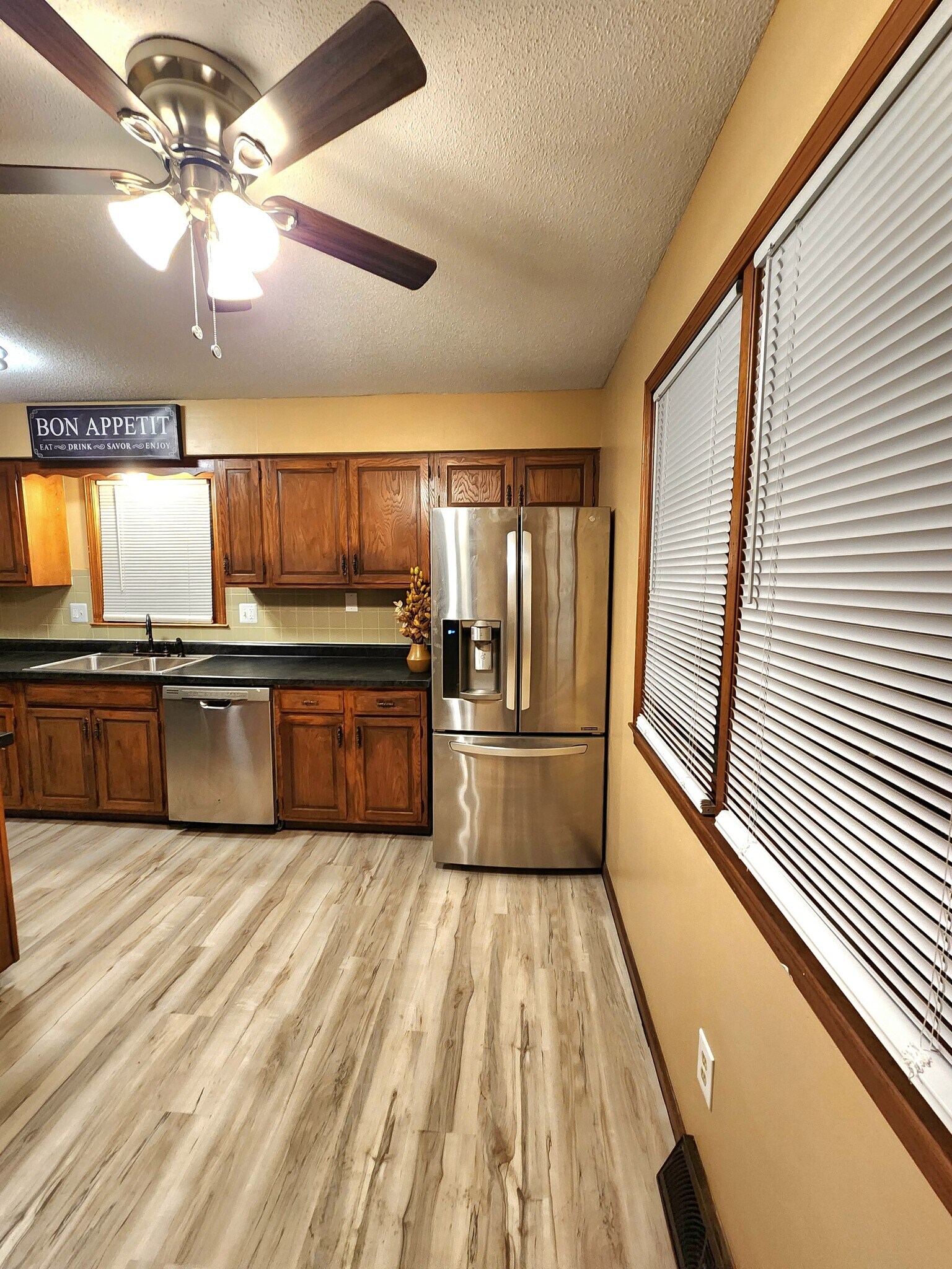 Building Photo - 7325 N Brooklyn Ave