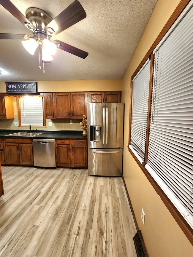 Building Photo - 7325 N Brooklyn Ave