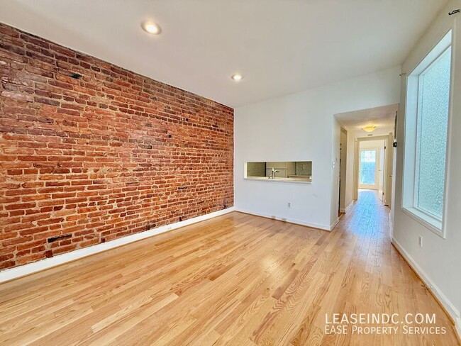 Building Photo - 1239 C St SE