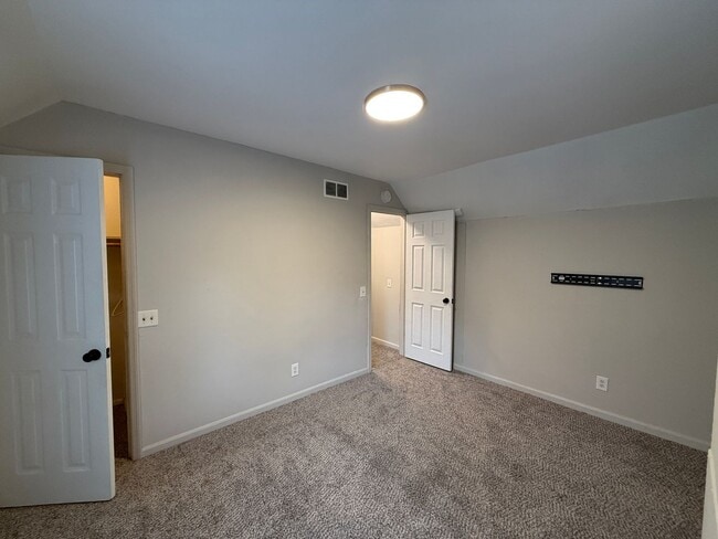 Building Photo - 3 Bed 2 Bath House