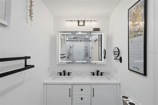 Building Photo - 573 Boca Ciega Point Blvd N