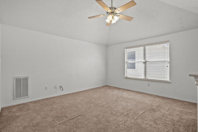 Building Photo - $500 off the first month's rent + move-in on or before 4/20