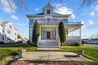Building Photo - 1536 Cranston St