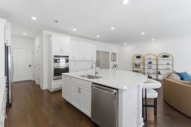 Building Photo - 1402 Journey Ave