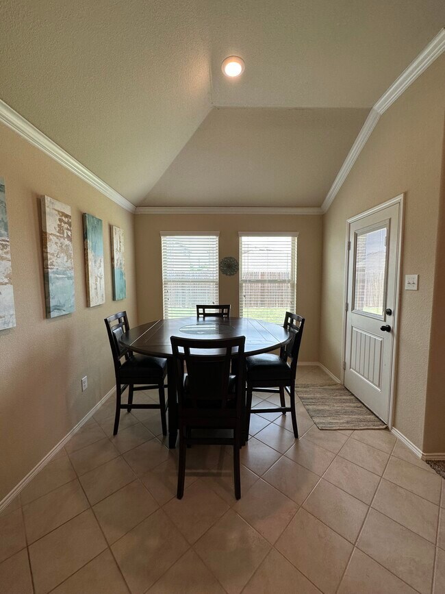 Breakfast - 264 Oxford Dr