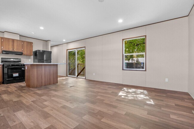 Building Photo - 600 Ermine Rd