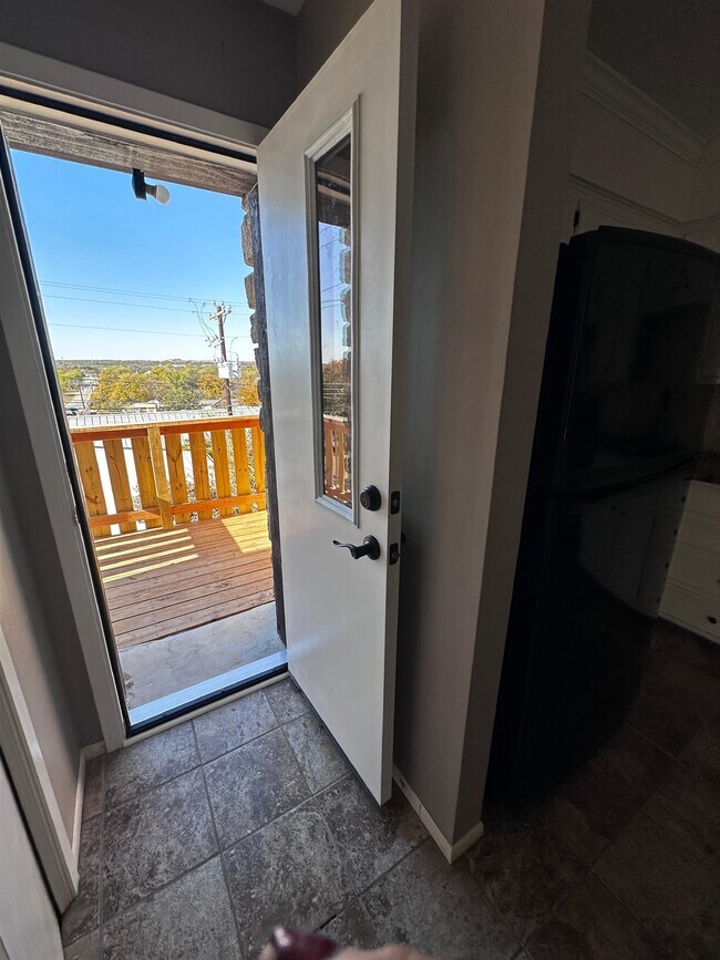 Building Photo - 300 Main St