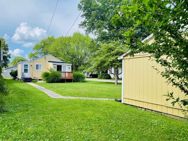 Building Photo - Charming 2-Bedroom Home with Bonus Room on...