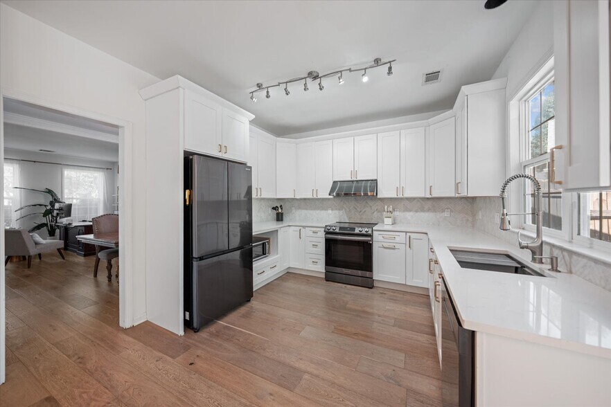 Building Photo - 130 Stanwick Dr