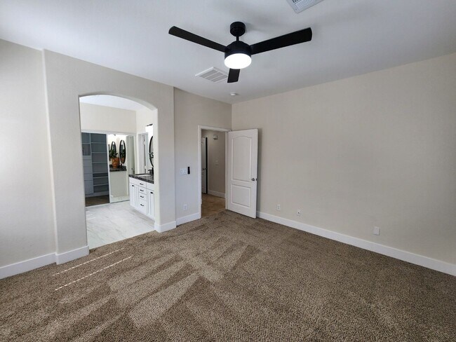 Building Photo - In the Heart of Green Valley Ranch