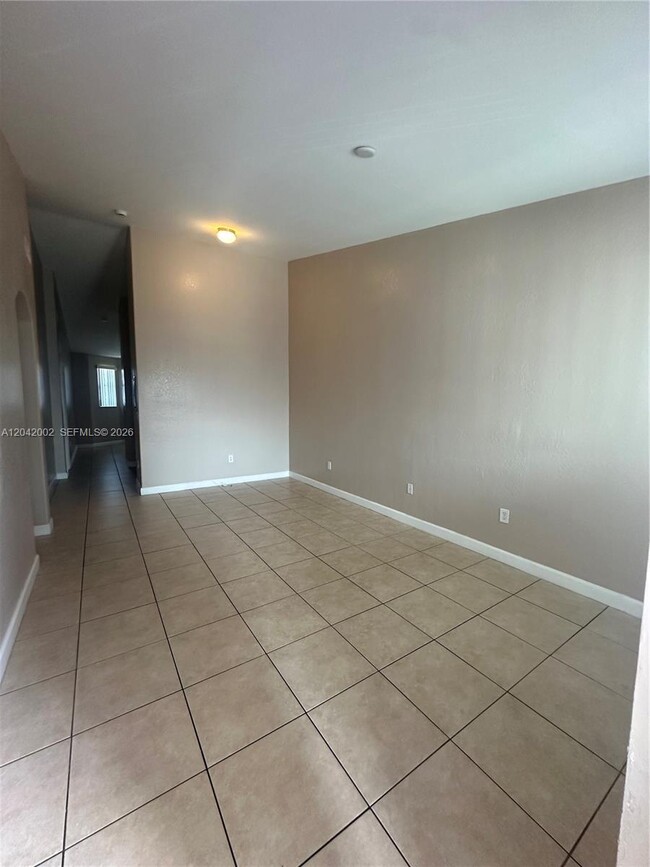 Building Photo - 1656 SE 29th Ct