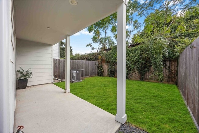 Building Photo - 5310 Suez St