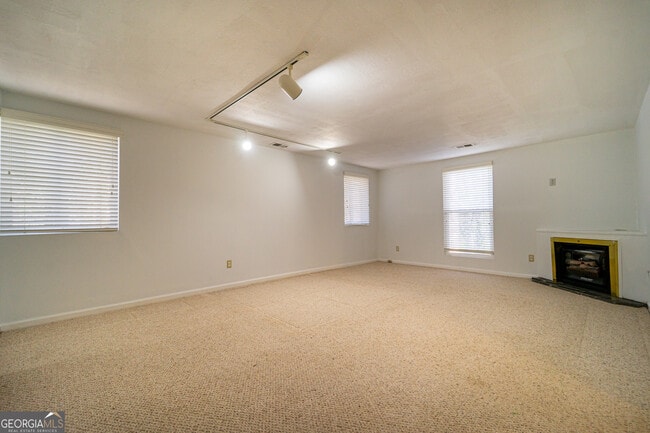 Building Photo - 3926 Clubland Dr