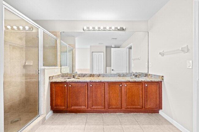 Building Photo - 266 Berenger Walk