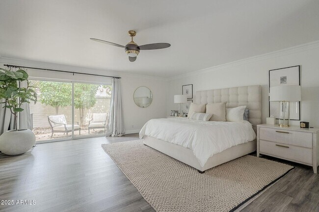 Building Photo - 7322 E Sierra Vista Dr