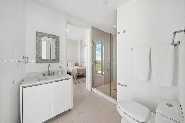 Building Photo - 2831 S Bayshore Dr