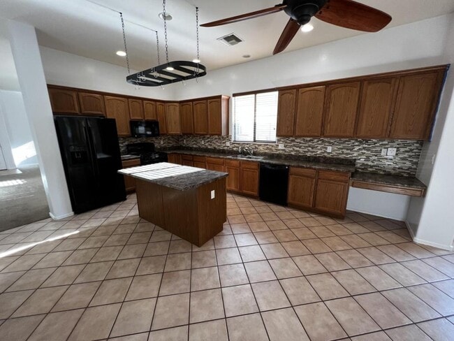 Building Photo - 12555 E Red Canyon Pl