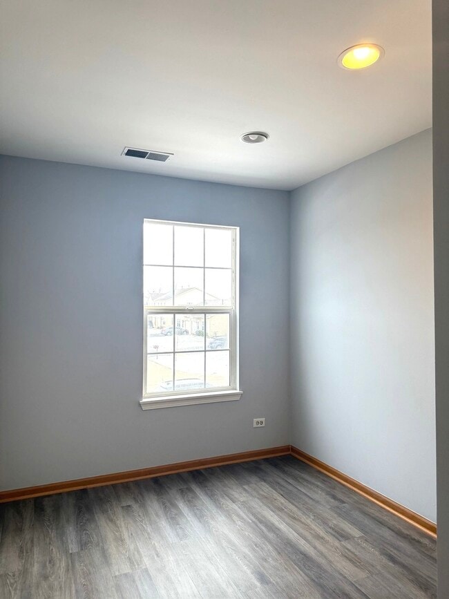 Building Photo - 2208 Rebecca Cir