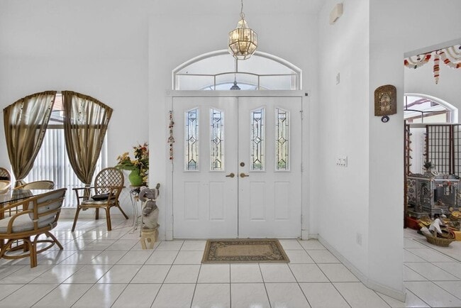 Building Photo - 1940 S Club Dr