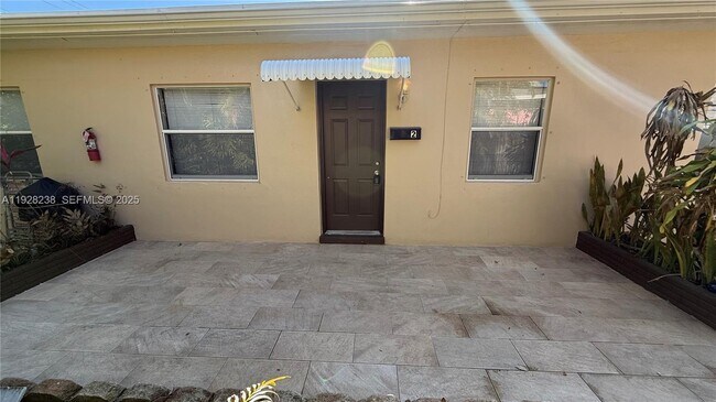 Building Photo - 1310 NE 14th Ave