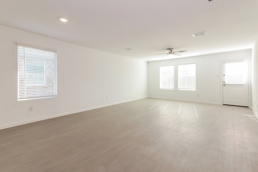 Building Photo - 1808 Javelina St