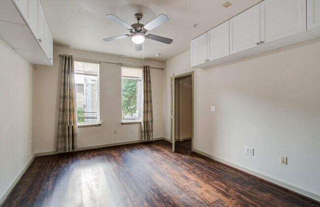 Building Photo - 505 Jackson Hill St