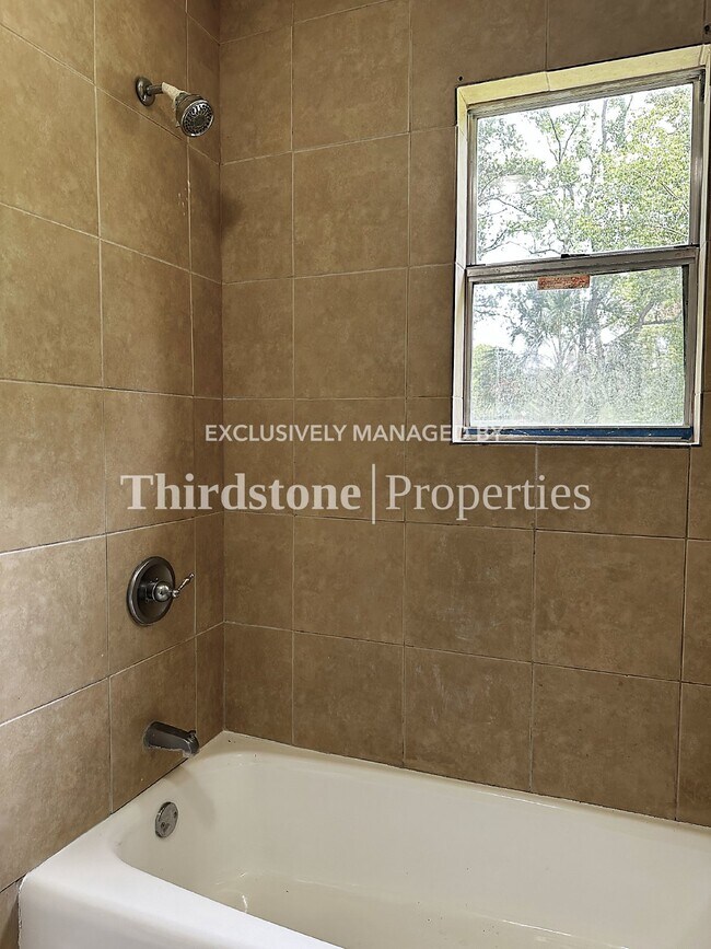 Building Photo - 927 SARANAC ST, JACKSONVILLE, FL 32254