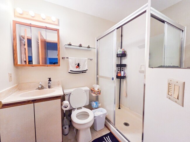 Building Photo - 438 W Wilson St